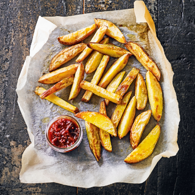 baked-chunky-chips-with-caramelised-onion-salsa
